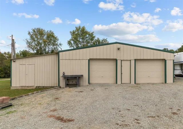 Photo 4 of Single family home for sale at 4152 Valley Frg Rd, Farmington, MO 63640 | MLS# 24064742 | Listing updated on 2025-03-18