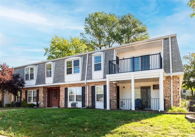 Listing Photo 1 - Condo for sale in building located at 1726 Herault Pl, St. Louis, MO 63125 - Unit #H