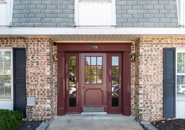 Listing Photo 2 - Condo for sale in building located at 1726 Herault Pl, St. Louis, MO 63125 - Unit #H