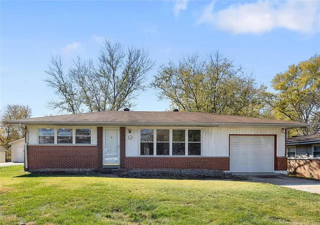 Photo 2 of Single family home for sale at 228 Elm Grv Ave, Hazelwood, MO 63042 | MLS# 24064754 | Listing updated on 2024-12-11