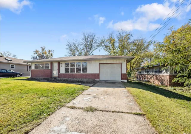 Photo 4 of Single family home for sale at 228 Elm Grv Ave, Hazelwood, MO 63042 | MLS# 24064754 | Listing updated on 2024-12-11