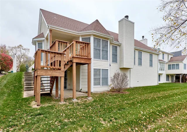 Photo 3 of Sale Pending at 4 Wheatmill Ct, Saint Charles, MO 63303 | MLS# 24064780 | Listing updated on 2024-11-18