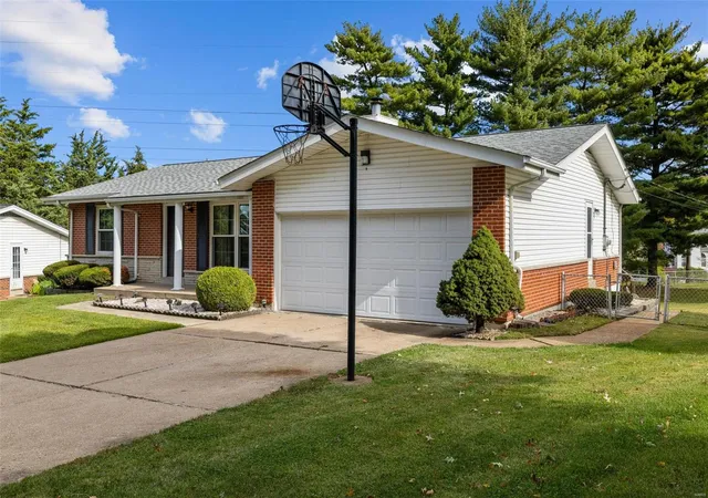 Photo 3 of Sale Pending at 12159 Plainsman Dr, Saint Louis, MO 63146 | MLS# 24064879 | Listing updated on 2024-12-03