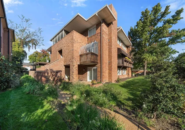 Photo 1 of Condo for sale at 131 Gay Ave, Saint Louis, MO 63105 | MLS# 24064982 | Listing updated on 2024-11-13
