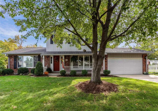 Photo 1 of Sale Pending at 9379 Manoroak Dr, Saint Louis, MO 63126 | MLS# 24065066 | Listing updated on 2024-11-12