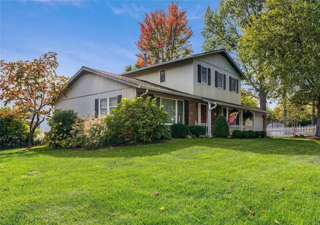 Photo 3 of Sale Pending at 9379 Manoroak Dr, Saint Louis, MO 63126 | MLS# 24065066 | Listing updated on 2024-11-12