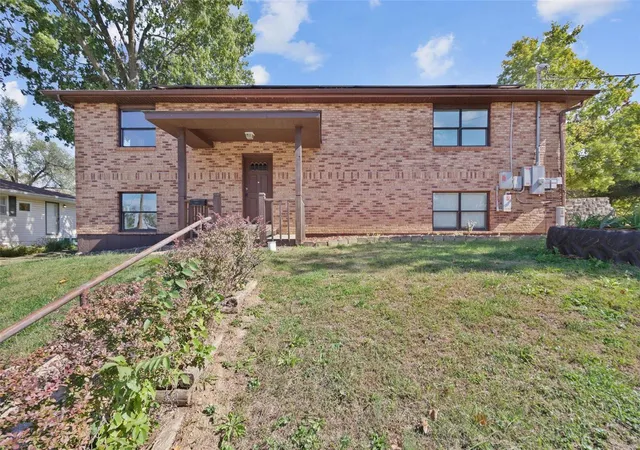 Photo 1 of Single family home for sale at 1140 Stewart St, De Soto, MO 63020 | MLS# 24065146 | Listing updated on 2024-12-05
