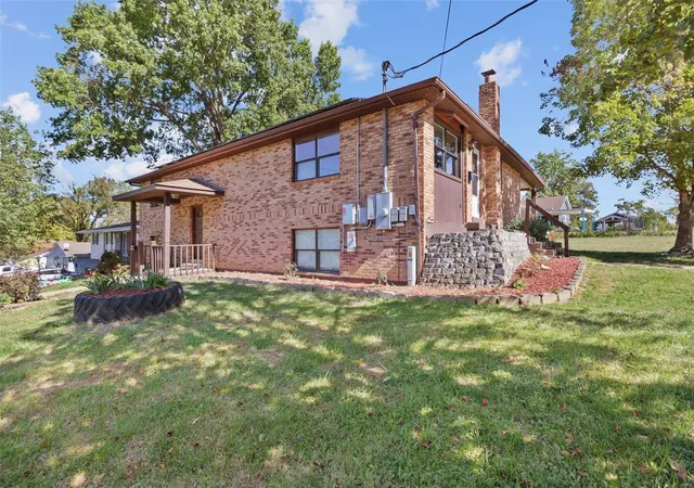 Photo 2 of Single family home for sale at 1140 Stewart St, De Soto, MO 63020 | MLS# 24065146 | Listing updated on 2024-12-05