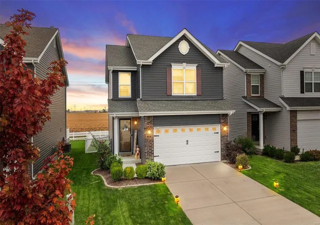 Photo 2 of Sale Pending at 326 Charlestowne Pl Dr, Saint Charles, MO 63301 | MLS# 24065258 | Listing updated on 2024-10-30
