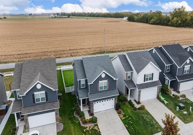 Photo 3 of Sale Pending at 326 Charlestowne Pl Dr, Saint Charles, MO 63301 | MLS# 24065258 | Listing updated on 2024-10-30