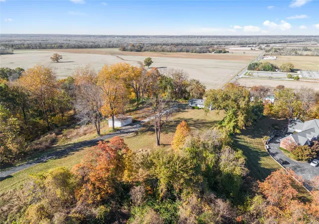 Photo 3 of Single family home for sale at 200 Valley View Dr, Chesterfield, MO 63005 | MLS# 24065309 | Listing updated on 2025-03-04