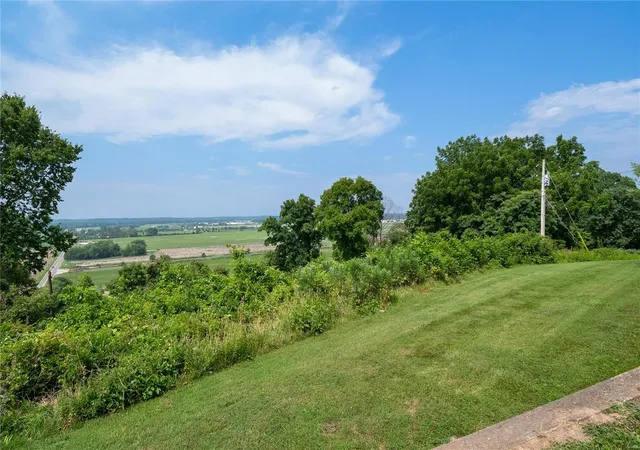 Photo 3 of Single family home for sale at 200 Valley View Dr, Chesterfield, MO 63005 | MLS# 24065309 | Listing updated on 2025-03-04