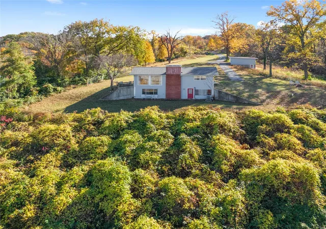 Photo 4 of Single family home for sale at 200 Valley View Dr, Chesterfield, MO 63005 | MLS# 24065309 | Listing updated on 2025-03-04