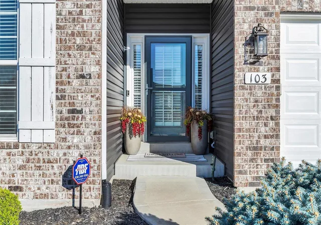 Photo 2 of Sale Pending at 103 Brookfield Crossing Dr, Lake Saint Louis, MO 63367 | MLS# 24065410 | Listing updated on 2024-11-26