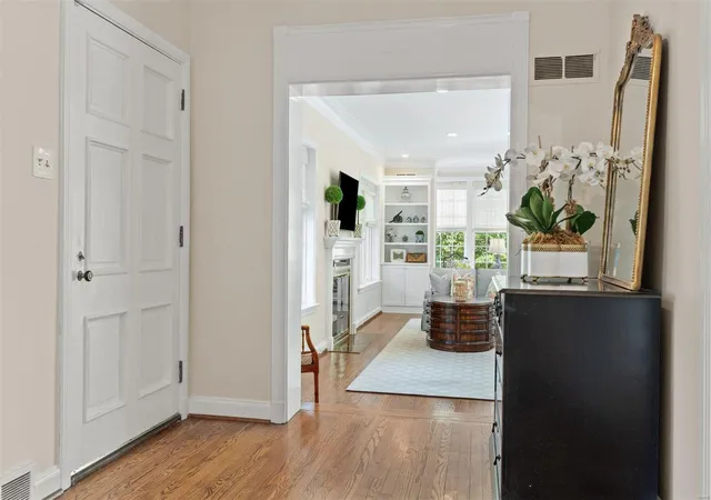 Photo 3 of Sale Pending at 20 Briarcliff, Saint Louis, MO 63124 | MLS# 24065425 | Listing updated on 2024-10-26