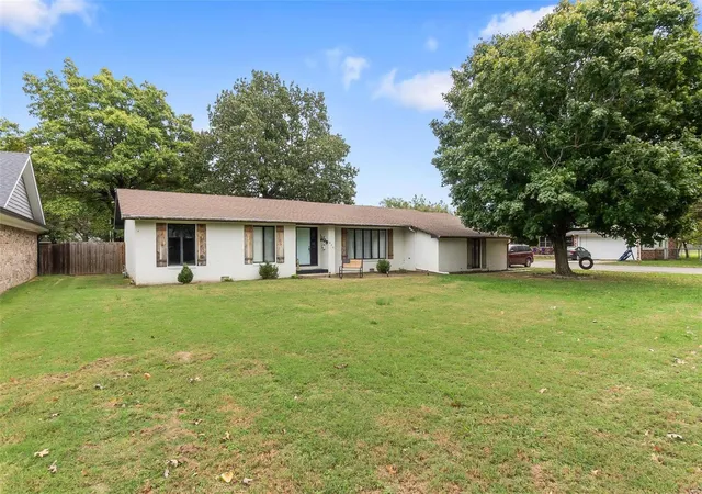 Photo 2 of Sale Pending at 420 Medler St, Bernie, MO 63822 | MLS# 24065465 | Listing updated on 2024-12-17