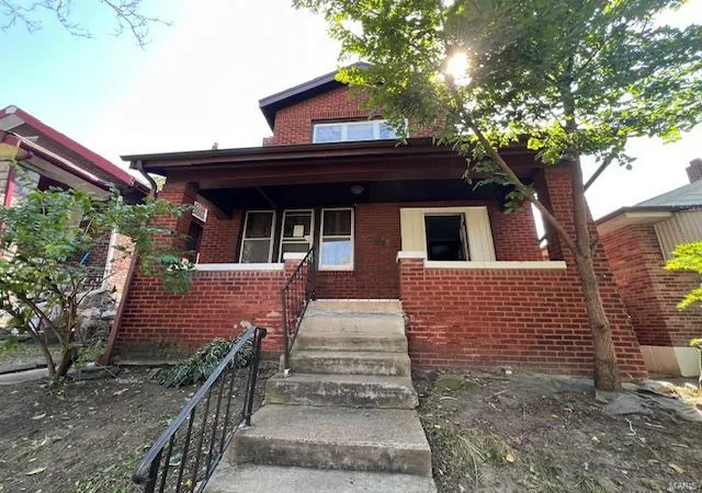 Photo 1 of Sale Pending at 3620 Gasconade St, Saint Louis, MO 63116 | MLS# 24065649 | Listing updated on 2024-12-17