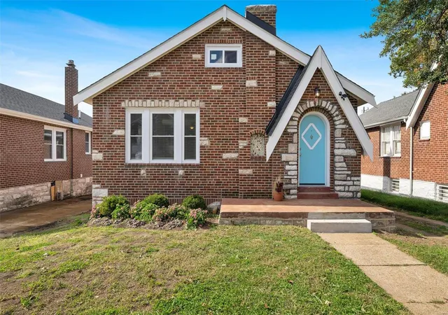 Photo 1 of Sale Pending at 8725 Annetta Ave, Saint Louis, MO 63147 | MLS# 24065661 | Listing updated on 2024-10-28