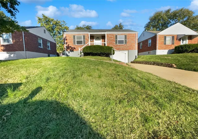 Photo 1 of Single family home for sale at 2813 Mohattan Ln, Saint Louis, MO 63125 | MLS# 24065778 | Listing updated on 2025-03-08