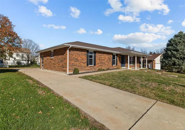 Photo 2 of Sale Pending at 3304 Cottonwood Dr, Saint Charles, MO 63301 | MLS# 24065829 | Listing updated on 2024-12-17