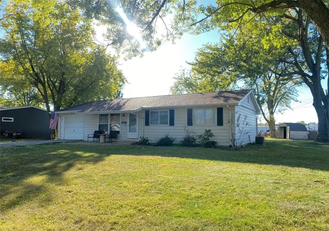 Photo 1 of Sale Pending at 833 Locust St, Montgomery City, MO 63361 | MLS# 24065912 | Listing updated on 2024-12-10