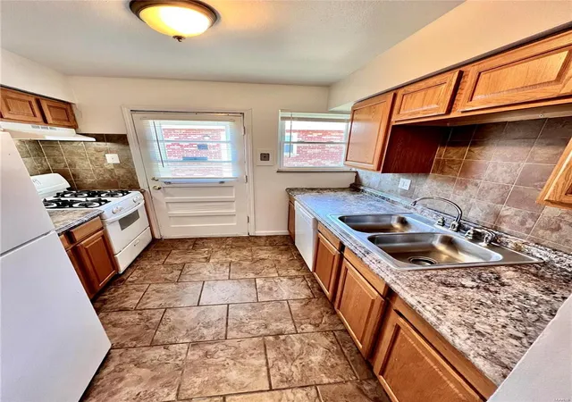 Photo 2 of Sale Pending at 10724 Tropic Dr, Saint Ann, MO 63074 | MLS# 24065948 | Listing updated on 2024-10-25