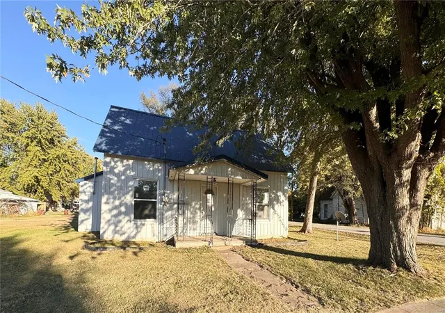 Photo 1 of Single family home for sale at 305 S Main St, Center, MO 63436 | MLS# 24066057 | Listing updated on 2025-03-05