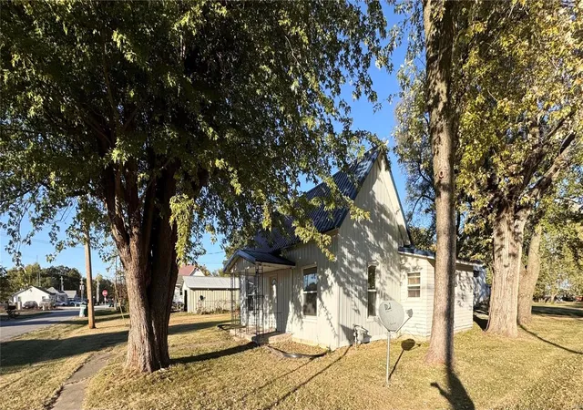 Photo 2 of Single family home for sale at 305 S Main St, Center, MO 63436 | MLS# 24066057 | Listing updated on 2025-03-05