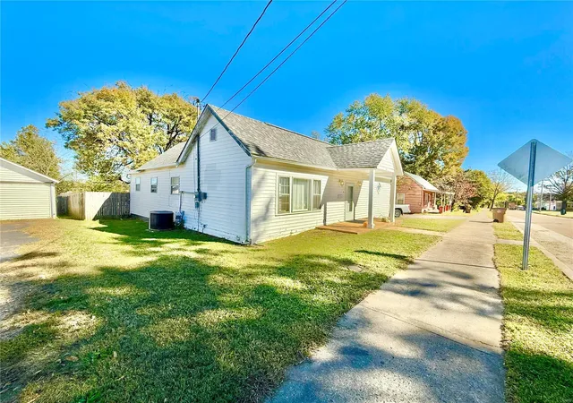 Photo 2 of Single family home for sale at 206 West Marvin, Fredericktown, MO 63645 | MLS# 24066111 | Listing updated on 2024-12-11