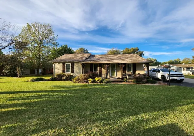Photo 2 of Single family home for sale at 501 W Main Ave, Bernie, MO 63822 | MLS# 24066163 | Listing updated on 2024-10-21
