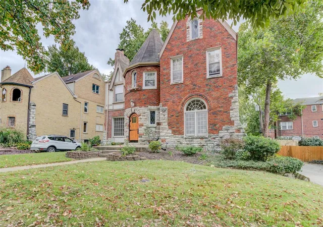 Photo 2 of Multi family home for sale at 7552 Buckingham Dr, Saint Louis, MO 63105 | MLS# 24066245 | Listing updated on 2024-12-02