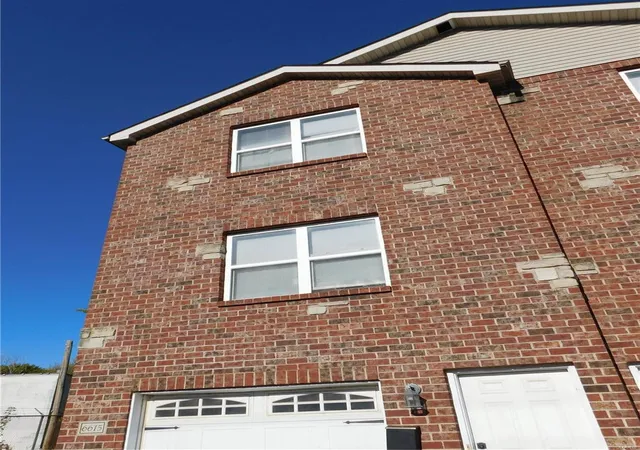Townhouse for sale at 6615 Pennsylvania Ave, Saint Louis, MO 63111 | MLS# 24066350
