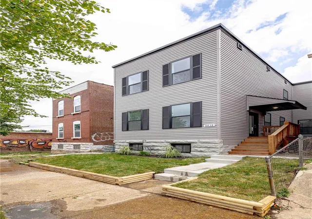 Photo 2 of Single family home for sale at 3412 Oregon Ave, Saint Louis, MO 63118 | MLS# 24066365 | Listing updated on 2024-10-22