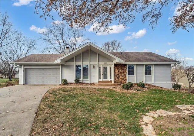 Photo 1 of Single family home for sale at 936 Ampere Ct, Lake Saint Louis, MO 63367 | MLS# 24066366 | Listing updated on 2024-12-17