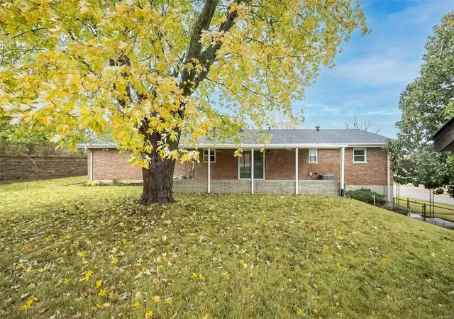 Photo 2 of Single family home for sale at 801 Clarence Dr, Saint Charles, MO 63301 | MLS# 24066376 | Listing updated on 2024-12-16
