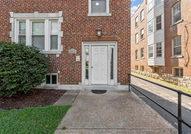 Photo 2 of Sale Pending at 761 Syracuse Ave, Saint Louis, MO 63130 | MLS# 24066389 | Listing updated on 2024-11-25