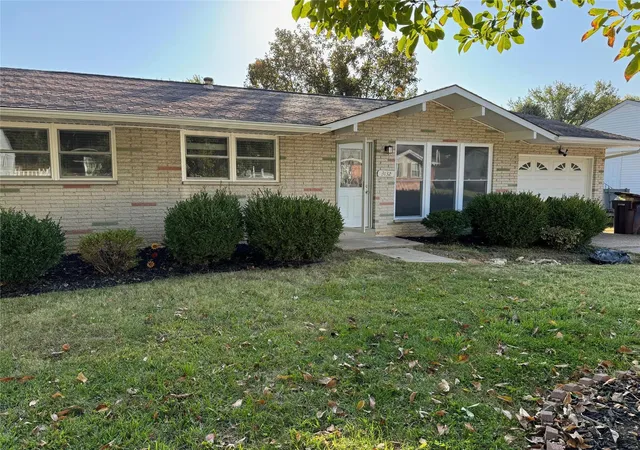 Photo 2 of Single family home for sale at 3132 Jacqueline Ct, Saint Louis, MO 63114 | MLS# 24066543 | Listing updated on 2024-10-25