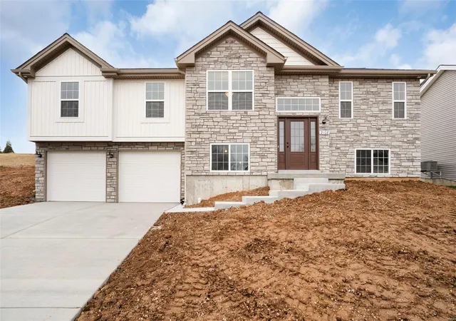 1st image of 39 Koch Cattle Dr #39 STB, Washington, MO 63090 | MLS# 24066559