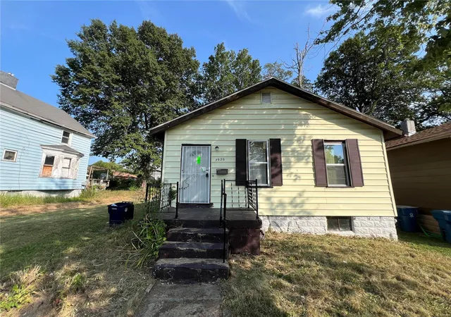 Photo 1 of Single family home for sale at 3928 Oakwood Ave, Saint Louis, MO 63121 | MLS# 24066603 | Listing updated on 2024-12-17