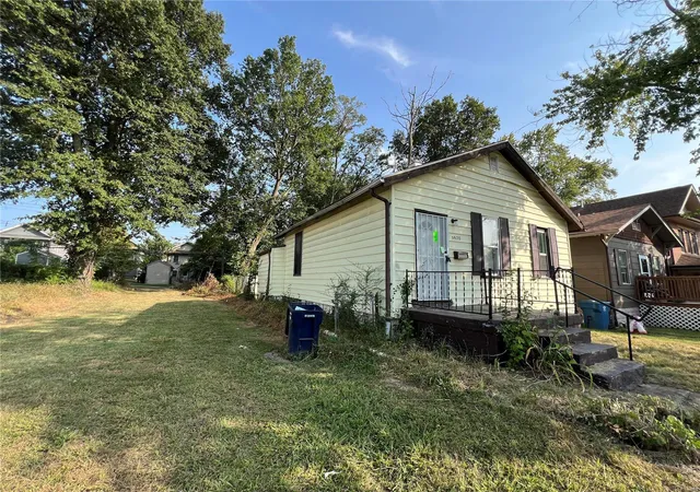 Photo 2 of Single family home for sale at 3928 Oakwood Ave, Saint Louis, MO 63121 | MLS# 24066603 | Listing updated on 2024-12-17