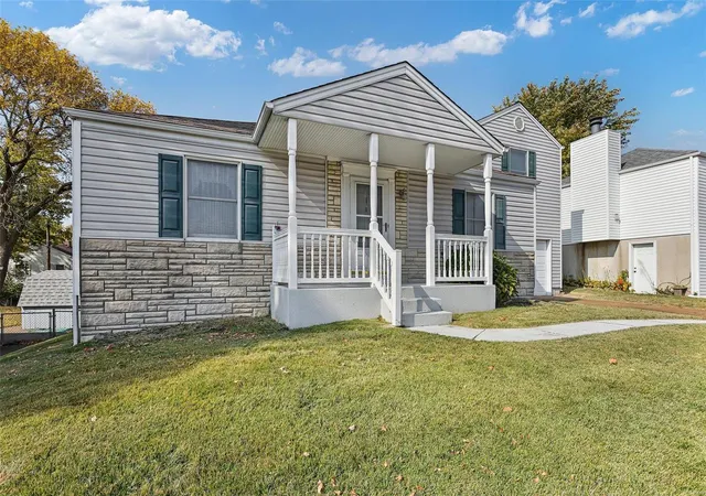 Photo 2 of Sale Pending at 3191 La Vista Dr, Saint Ann, MO 63074 | MLS# 24066654 | Listing updated on 2024-12-07