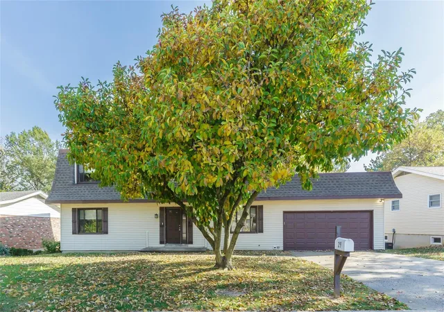 Photo 1 of Sale Pending at 29 San Carlos Dr, Saint Charles, MO 63303 | MLS# 24066669 | Listing updated on 2024-11-05