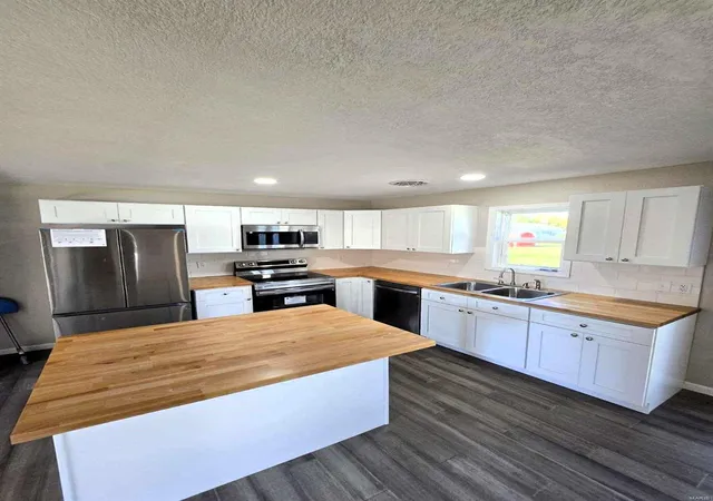 Photo 2 of Single family home for sale at 109 East Haig St, Vandalia, MO 63382 | MLS# 24066679 | Listing updated on 2024-11-18