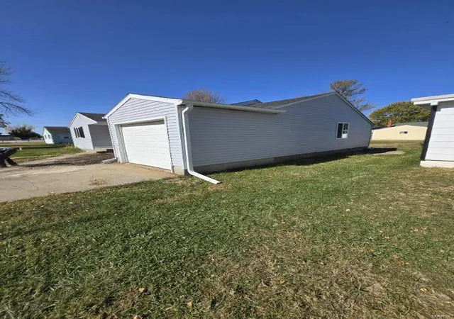 Photo 21 of Single family home for sale at 109 East Haig St, Vandalia, MO 63382 | MLS# 24066679 | Listing updated on 2024-11-18