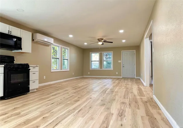Photo 3 of Single family home for sale at 805 W Henry St, Poplar Bluff, MO 63901 | MLS# 24066706 | Listing updated on 2024-11-12