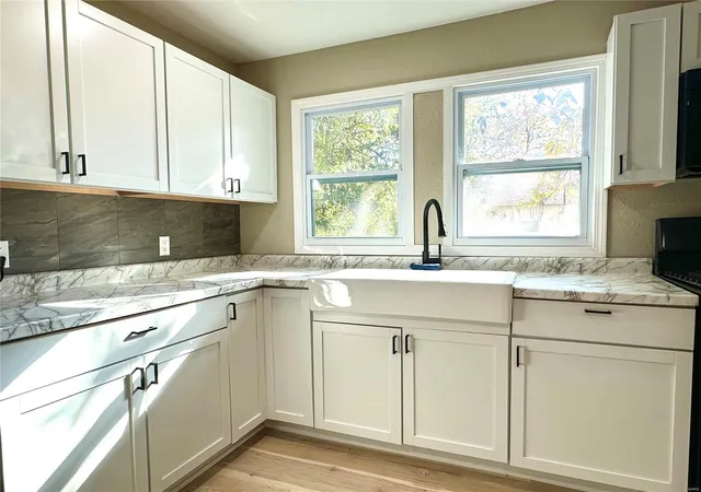Photo 4 of Single family home for sale at 805 W Henry St, Poplar Bluff, MO 63901 | MLS# 24066706 | Listing updated on 2024-11-12