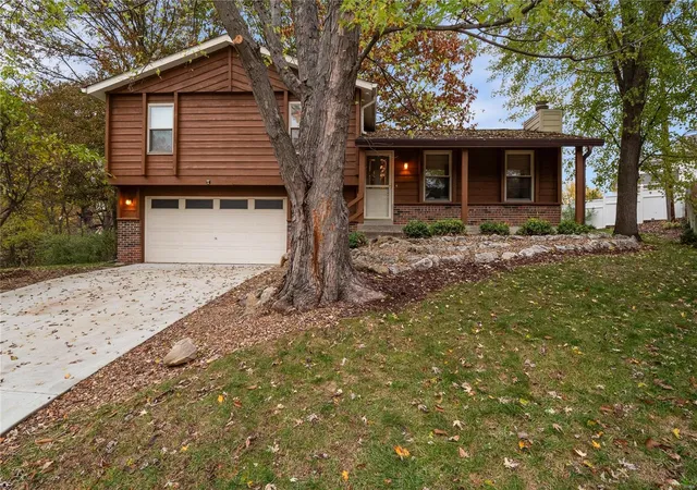 Photo 1 of Sale Pending at 108 Whispering Oaks Dr, Saint Charles, MO 63304 | MLS# 24066803 | Listing updated on 2024-12-13
