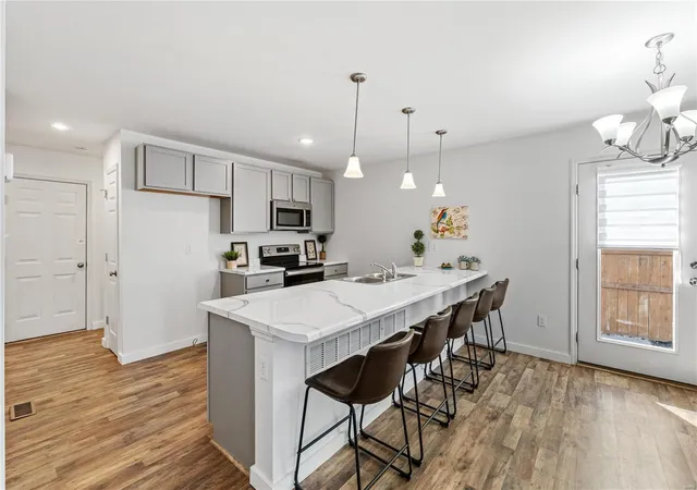 Photo 3 of Sale Pending at 20 Freehold Rock Pl, Saint Charles, MO 63301 | MLS# 24066861 | Listing updated on 2024-12-11