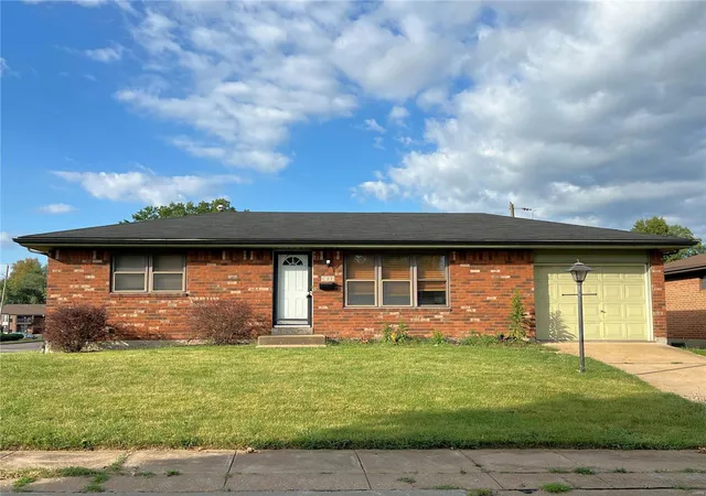 Photo 1 of Sale Pending at 4300 Schmittwoods Ct, Saint Louis, MO 63123 | MLS# 24067058 | Listing updated on 2024-11-02