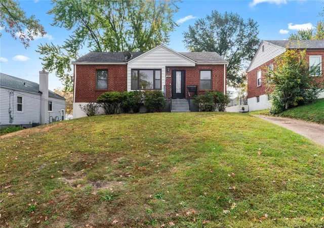Photo 28 of Sale Pending at 10606 Saint Henry Ln, Saint Ann, MO 63074 | MLS# 24067174 | Listing updated on 2024-11-22